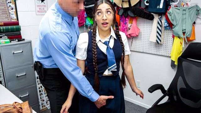 Shoplyfter fucked as a payback